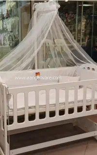 تخت کنار مادر