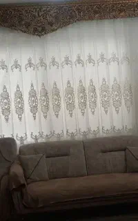 پرده همراه کتیبه وچوب پرده زیرپرده تکمیل در حد نو