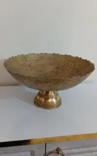 کاسه ای بزرگ برنجی