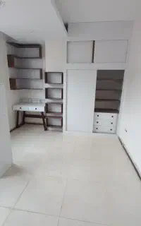 کمد دیواری جادار با طراحی داخلی هوشمند امروزی