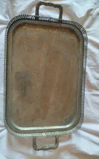 یک عدد سینی قدیمی برنز  ساخت انگلستان