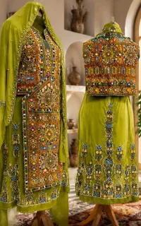 نقاش بر روی لباس