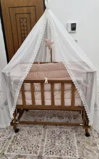 تخت و گهواره بچه و صندلی غذا