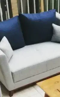 مبل دونفره ب دلیل کمبود جا ب فروش می‌رسد