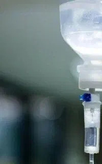 وصل سرم و خون گیری و خدمات پرستاری