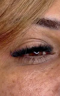 اکستنشن تخصصی مژه با تخفیف ۱۰٪