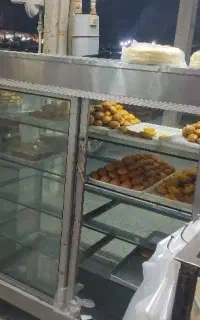 فروشنده ی خانم
