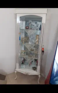 بوفه کرم رنگ