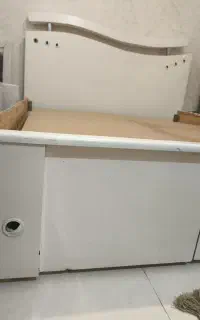 تخت خواب و آیینه