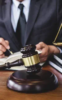 وکیل پایه یک دادگستری