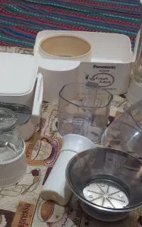 آبمیوه گیری ۳ کاره و گوشت کوب برقی ۴ کاره