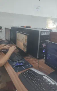 کامپیوتر و میز کامپیوتر