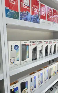 فروشنده خانم برای فروشگاه موبایل