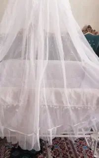 گهواره نوزاد و کنار تختی