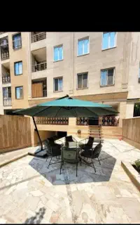 سایبان چتری و میز