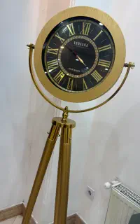 ساعت پایه دار