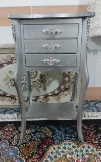 میز. تلفن