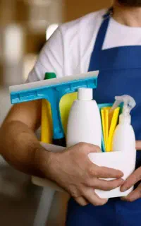 خدمتکار و نظافتچی آقا ساعتی یا روزانه هستم