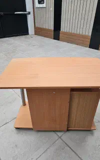 میز تحریر و کامپیوتر