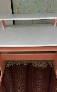 میز تحریر و کامپیوتر