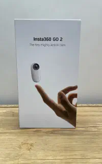 دوربین Insta360 GO 2 کوچک با تمام اقلام همراه