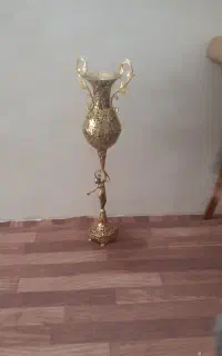 یک عدد گلدان برنز