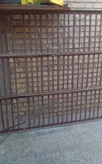 تخت اهنی