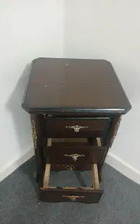 میز تلفن و جارو برقی