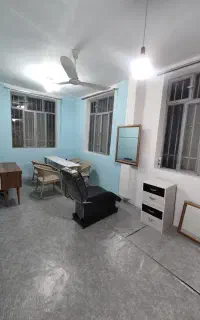 میزناخن،صندلی مشکی،کفپوش