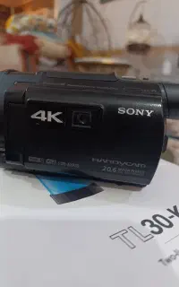 دوربین سونی 4k پروژکتوردار  شارژر و پنج باطری اصلی