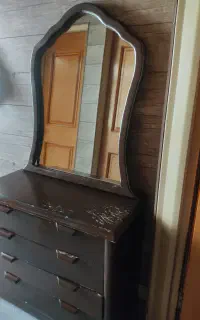 میز و آینه