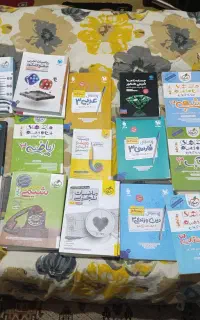 فروش کتاب های 1402.1403 باقیمت روی کتاب ها