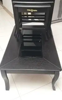 میز عسلی و سه عدد گل میز