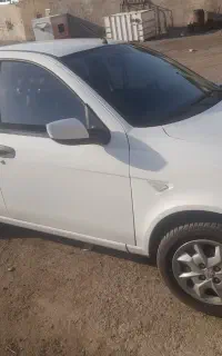 یک دستگاه خودروی ساینا مدل ۹۸