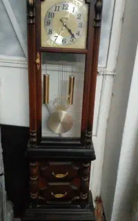 ساعت ایستاده ویه رو تختی نونو