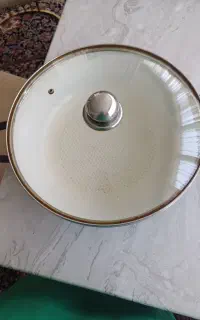 ماهیتابه بزرگ بدون خط وخش