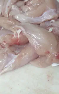 به چند نفر خانم واسه پاک کردن مرغ حتما وارد باشه
