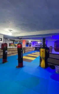 باشگاه رزمی (بانوان ، اقایان)
