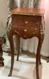 میز کنارسالن