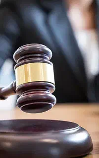 وکیل پایه یک دادگستری