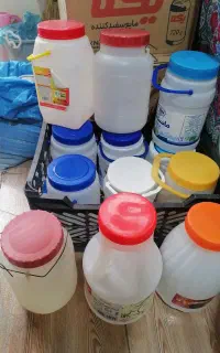 ظروف پلاستیکی ویک با مصرف و دبه اب و شیشه رب