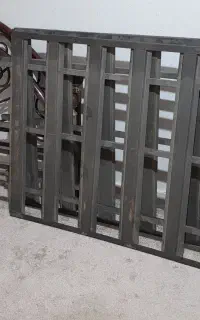 تخت دو نفره فلزی کاملا سالم