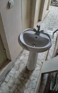روشویی با شیرآب