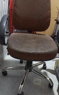 صندلی اداری در حد نو
