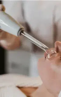 آموزش کامل فیشیال و پاکسازی پوست توسط پزشک