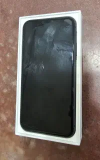 گوشی آیفون ۱۱ نرمال