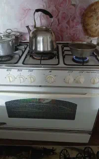گاژفر و فرش. کمد .تلویزیون
