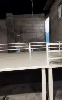 تخت آهنی محکم