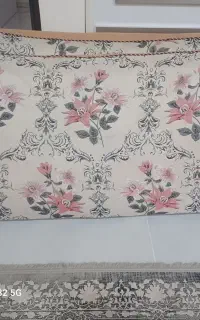 یک جفت پشتی در حد نو مناسب باغ
