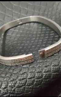 موبایل ودستبند